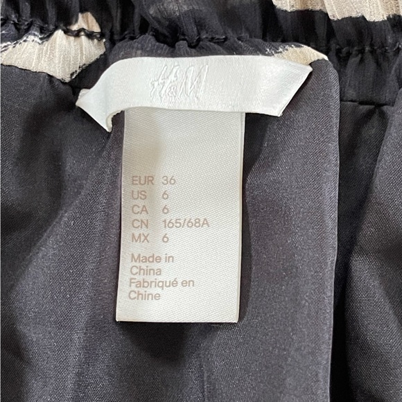 H&M Crinkled Chiffon Short Skirt, Size 6 - Picture 7 of 9